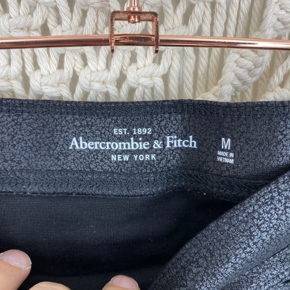Ambercrombie & Fitch Faux Leather Leggings Pants - Picture 2 of 4
